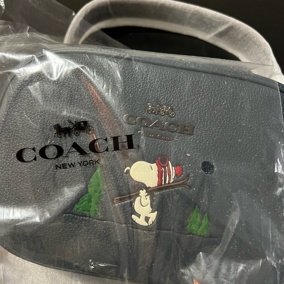 Coach X Peanuts Jamie Camera Bag
With Snoopy Ski Motif NWT - Picture 6 of 9